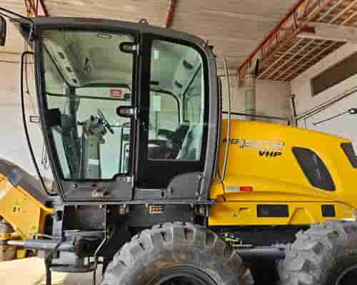 Motoniveladora New Holland RG 140B 20/20