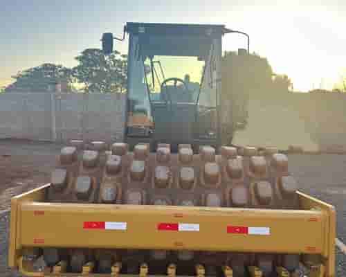 Rolo compactador Caterpillar CP54B 14/14
