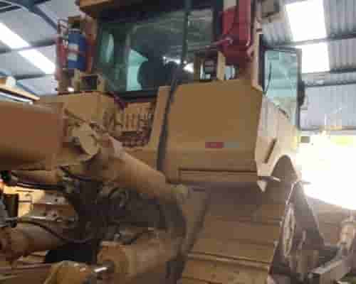 Trator de Esteiras Caterpillar D8T 12/12