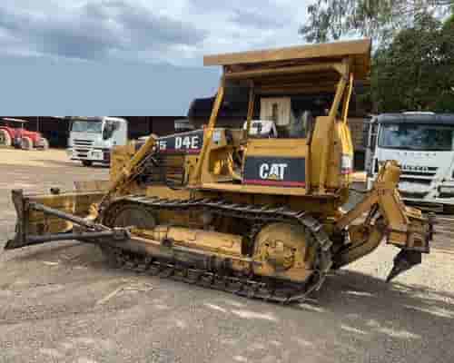 Trator de Esteiras Caterpillar D4E 87/87