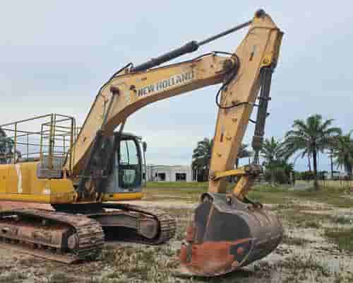 Escavadeira New Holland E215LC 15/15
