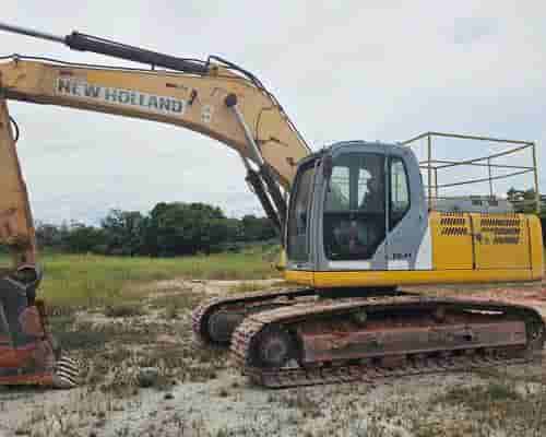 Escavadeira New Holland E215LC 15/15