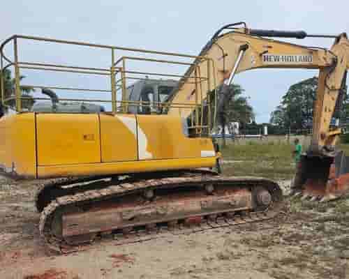 Escavadeira New Holland E215LC 15/15