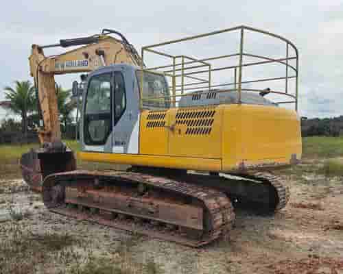 Escavadeira New Holland E215LC 15/15