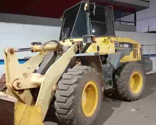 Pá carregadeira  Komatsu WA200 09/09