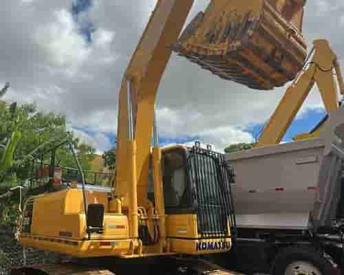 Escavadeira Komatsu PC200 17/17