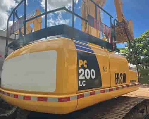Escavadeira Komatsu PC200 17/17