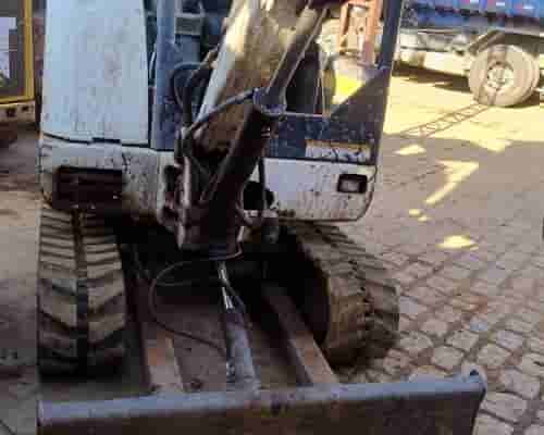 Mini Escavadeira Bobcat 325 12/12
