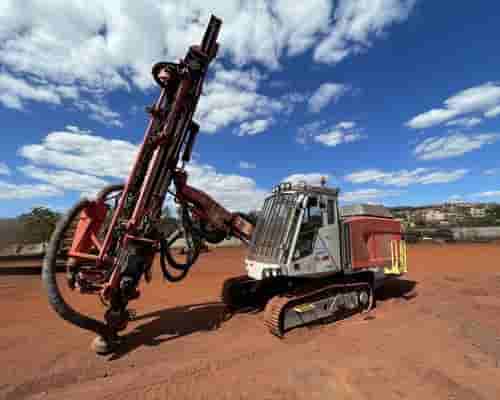 Perfuratriz Sandvik Pantera DP1500i 22/22 - imagem de fundo