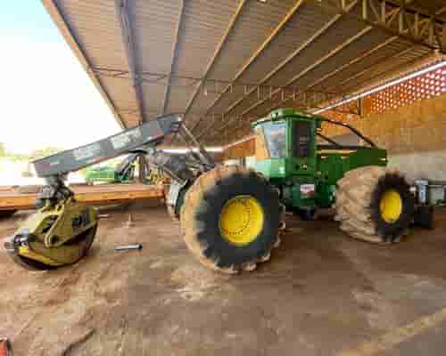Skidder John Deere 948L 21/21 - imagem de fundo
