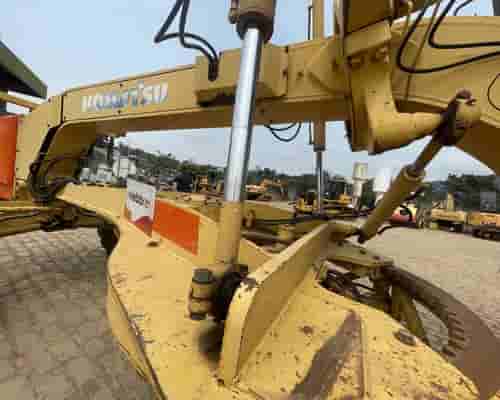 Motoniveladora Komatsu GD555 13/13