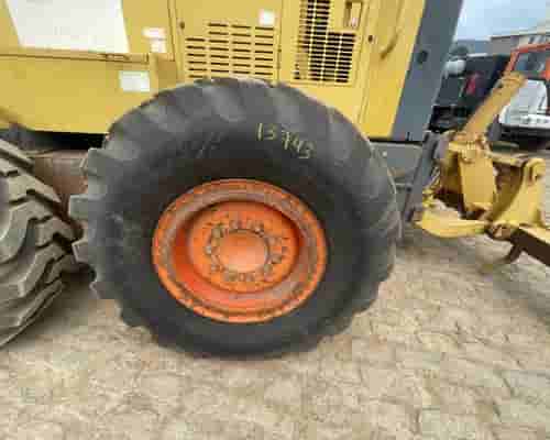 Motoniveladora Komatsu GD555 13/13
