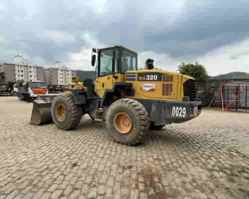 Pá carregadeira  Komatsu  WA320 05/05