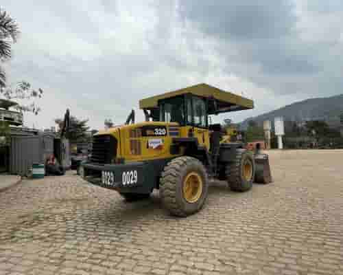 Pá carregadeira  Komatsu  WA320 05/05