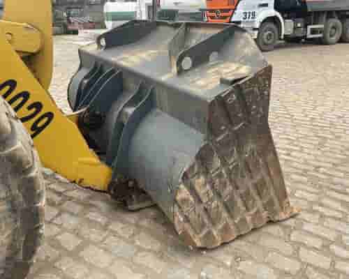 Pá carregadeira  Komatsu  WA320 05/05