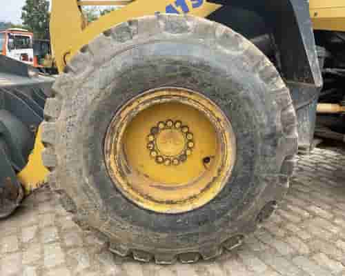 Pá carregadeira  Komatsu  WA320 05/05