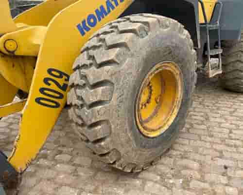 Pá carregadeira  Komatsu  WA320 05/05