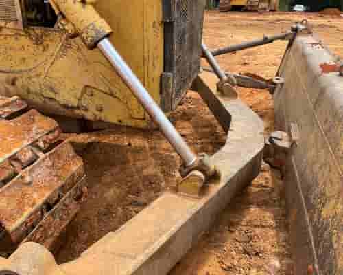 Trator de Esteiras Caterpillar D6C 76/76