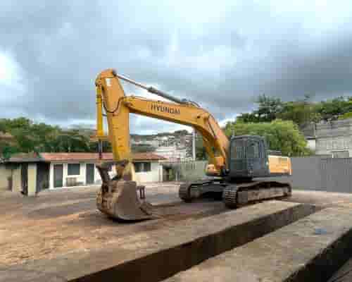 Escavadeira Hyundai R320 10/10 - imagem de fundo