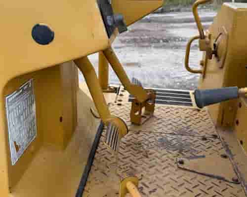 Trator de Esteiras Caterpillar D4E 87/87