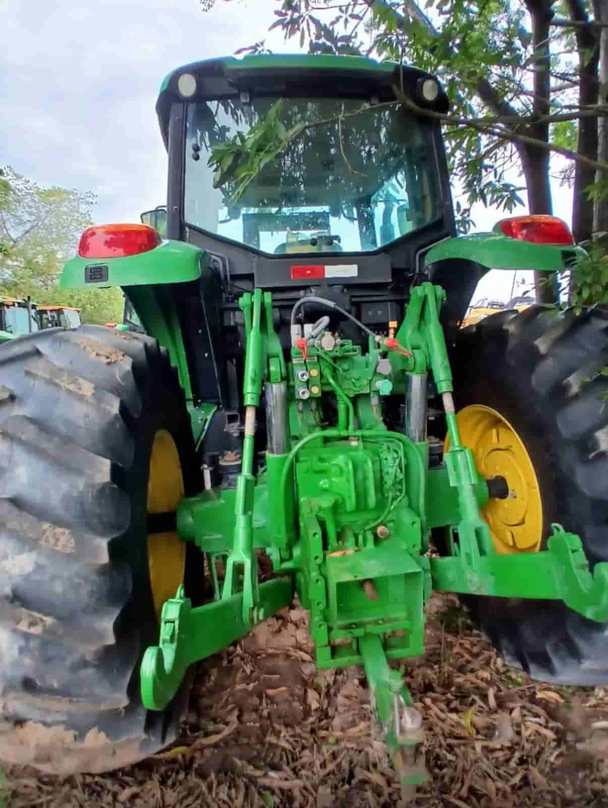 Trator John Deere 6190J 2019