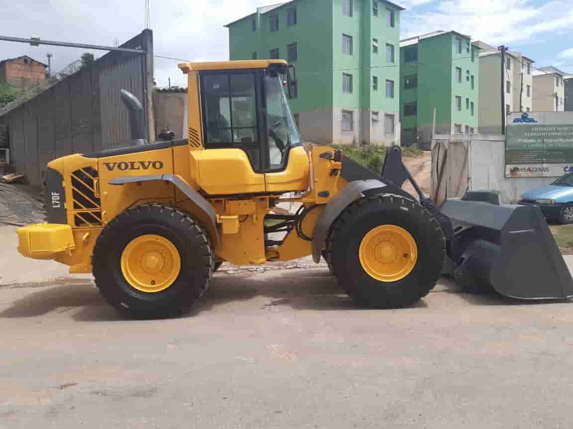 Pá Carregadeira Volvo L70 F 2014 - imagem de fundo
