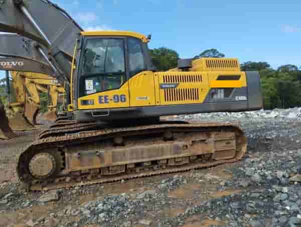 Escavadeira Volvo EC480DL 2021 - imagem de fundo