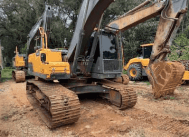 Escavadeira Volvo EC220D 2022 - imagem de fundo