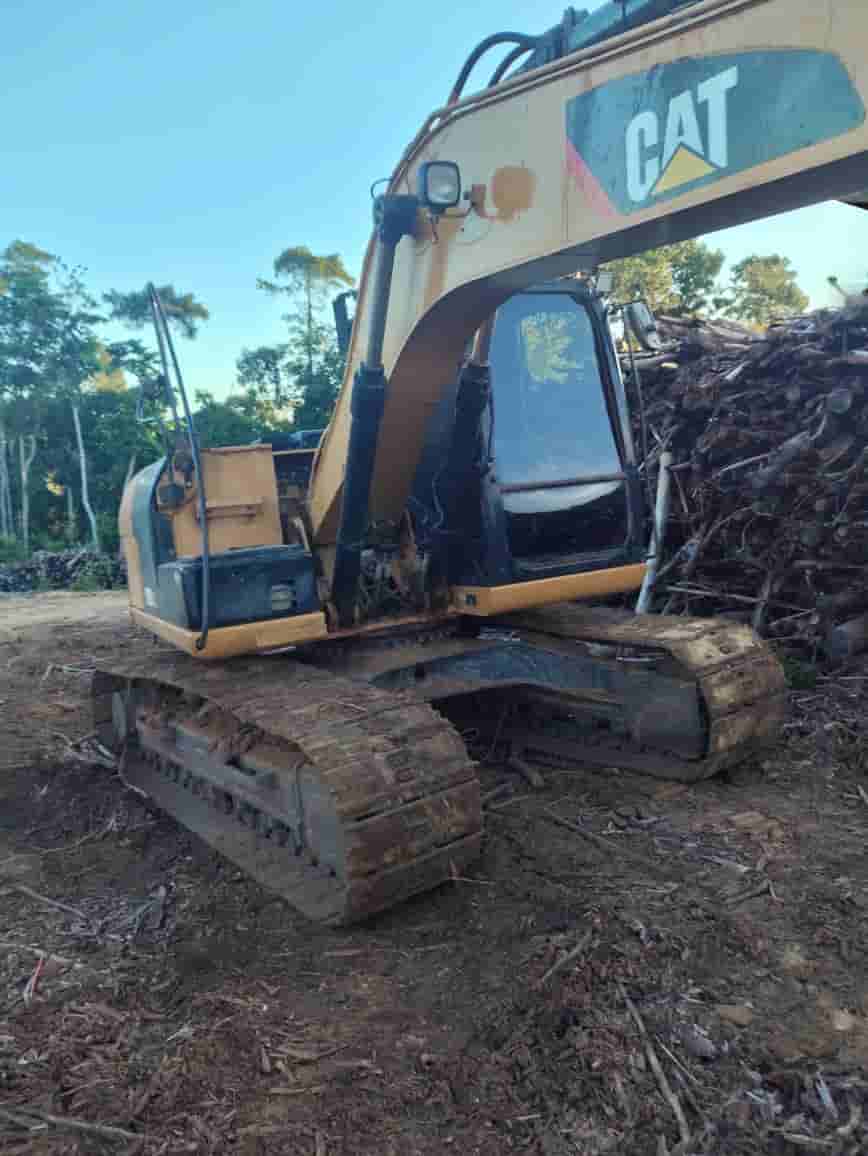 Escavadeira Caterpillar 313D2L 2019 - imagem de fundo