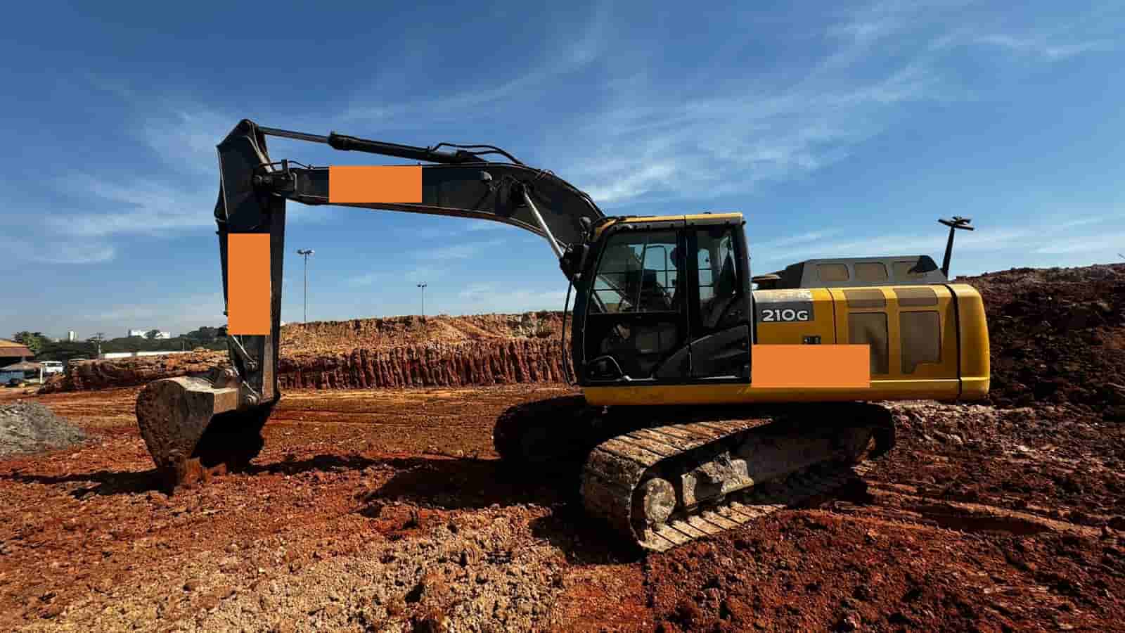 Escavadeira John Deere 210G 2014 - imagem de fundo
