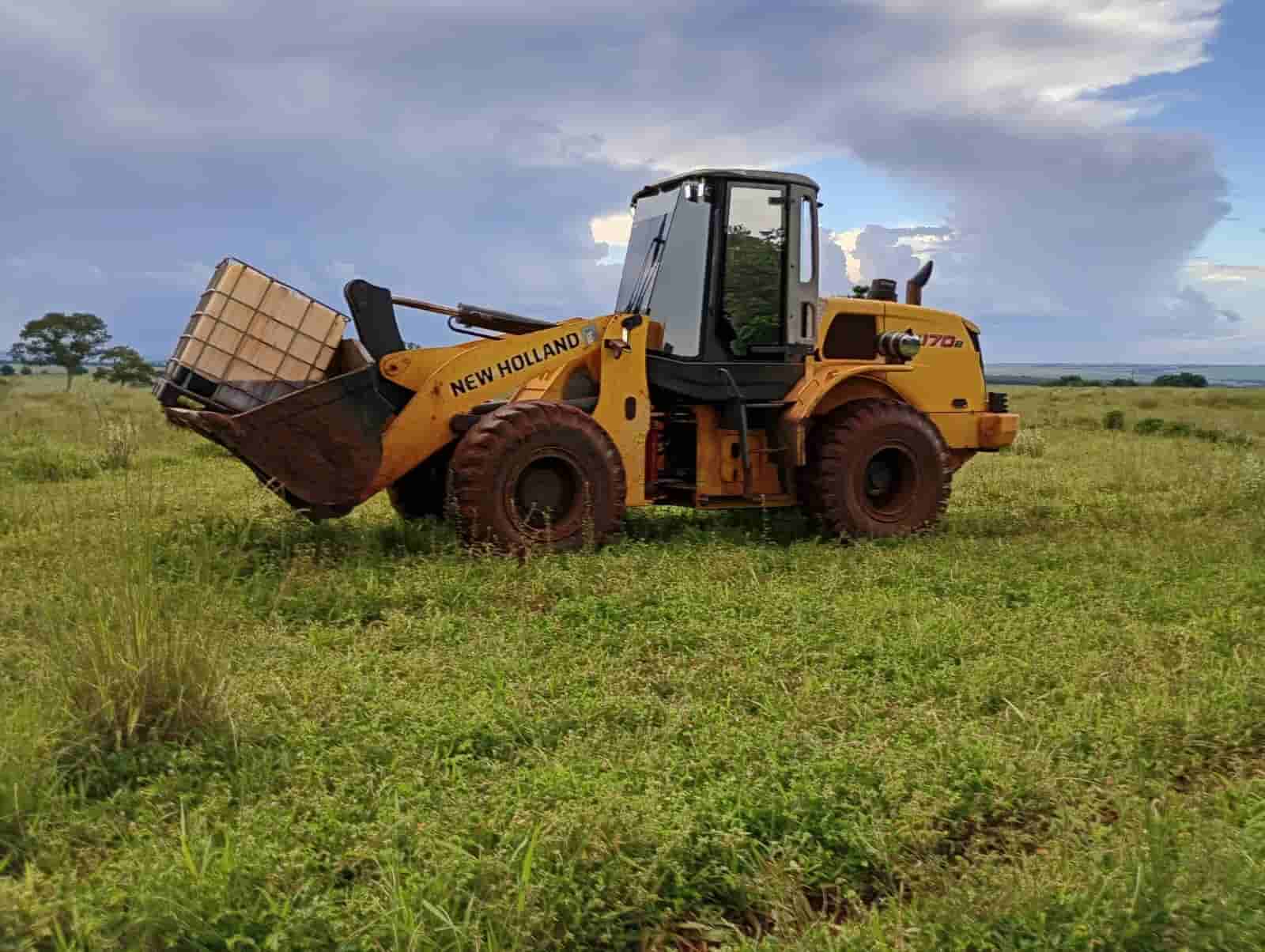Pá Carregadeira New Holland W170B 2008 - imagem de fundo