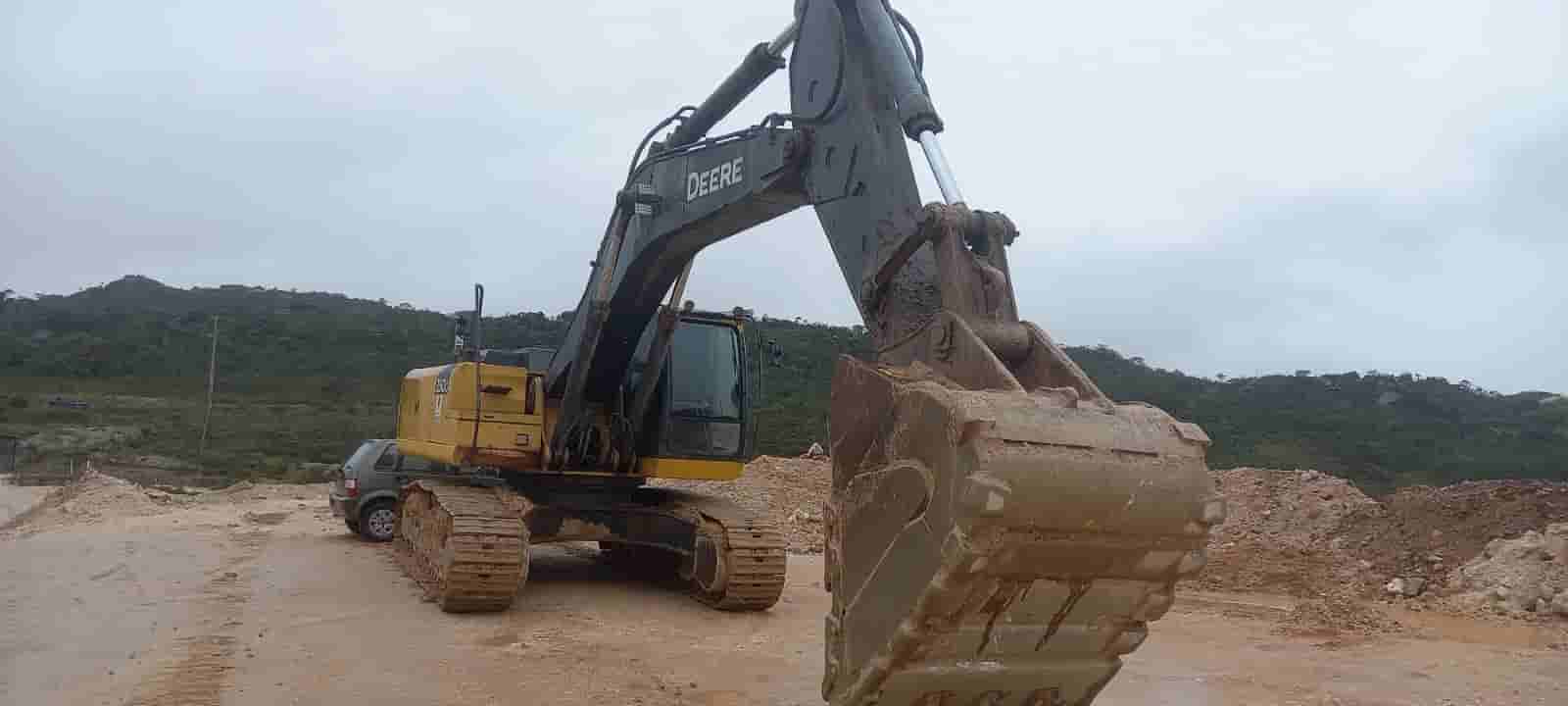 Escavadeira John Deere 350G 2015 - imagem de fundo