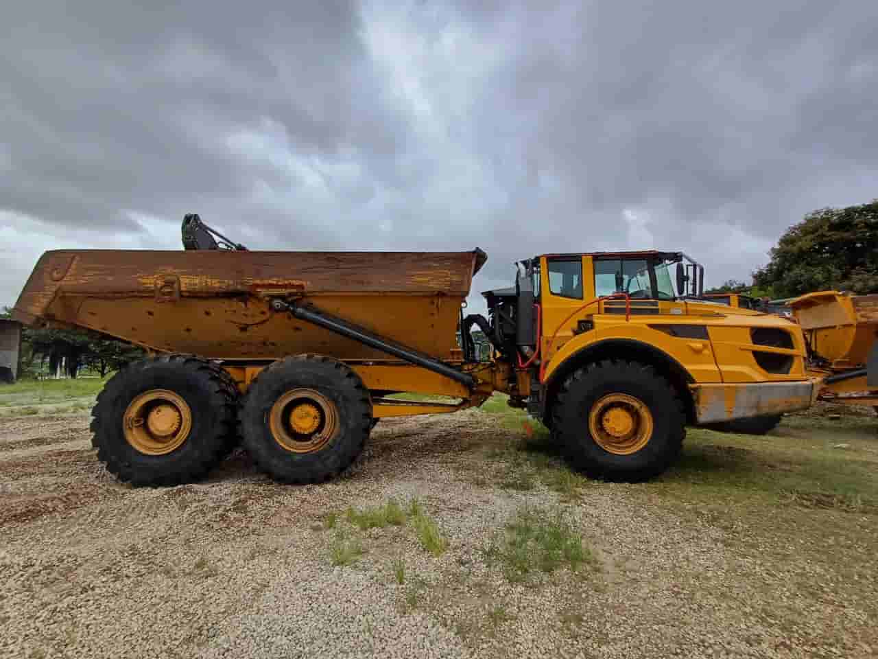 Caminhão Articulado Volvo A30G 2019 - imagem de fundo