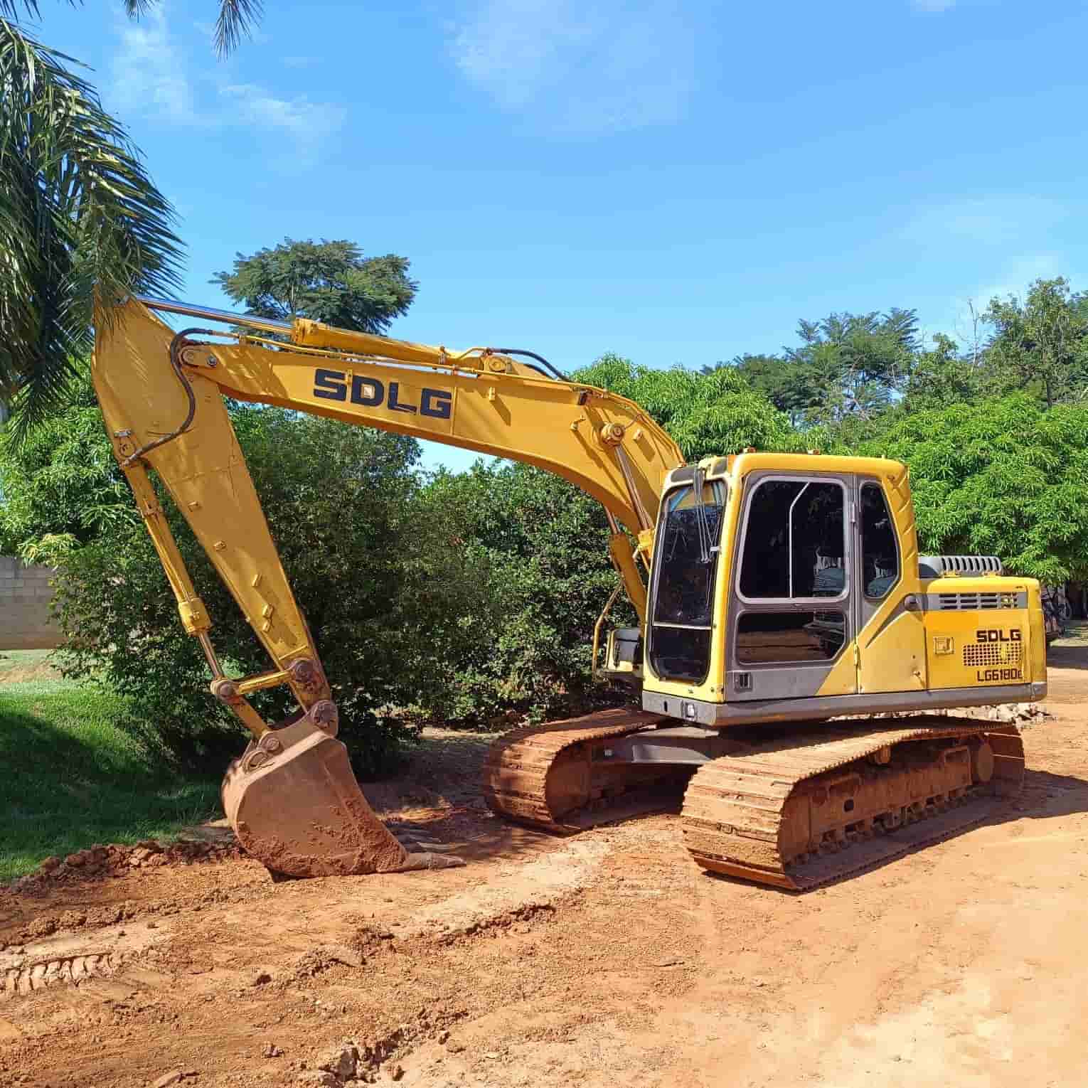 Escavadeira SDLG LG6150E 2014 - imagem de fundo