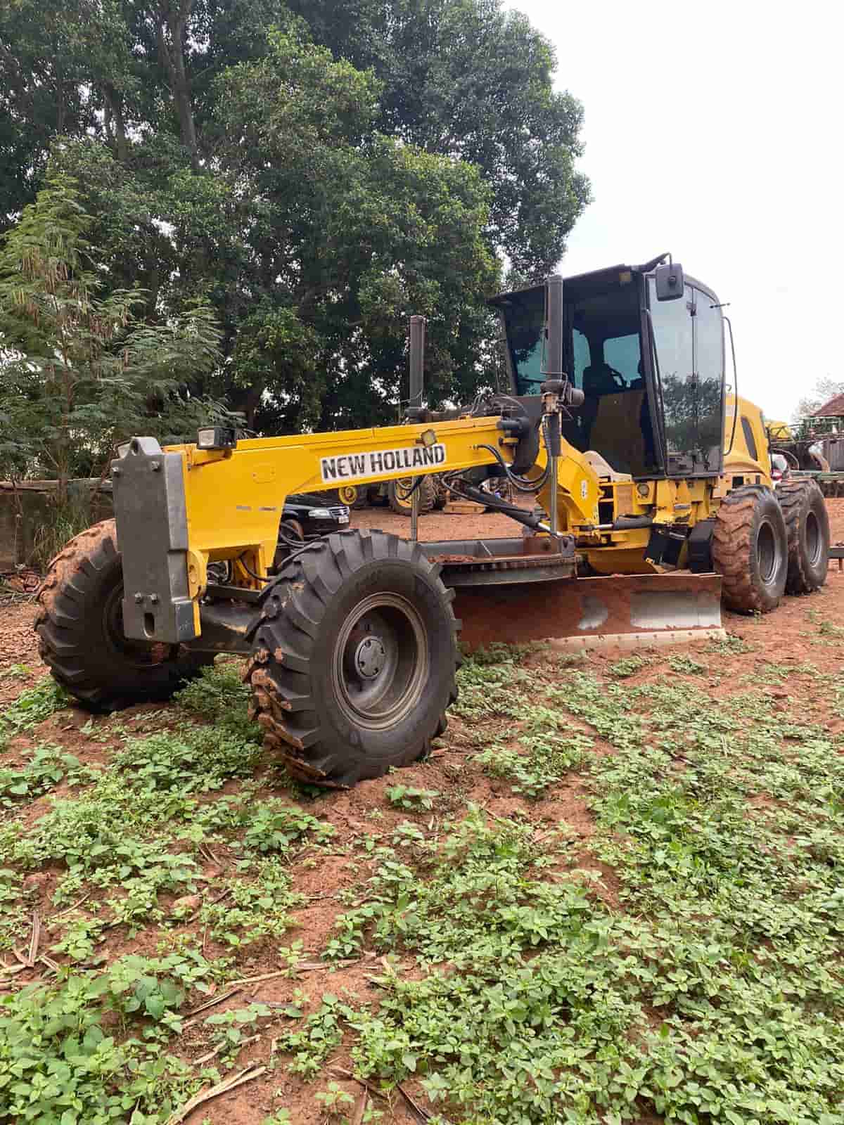 Motoniveladora New Holland RG 170B 2011 - imagem de fundo