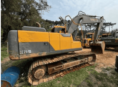 Escavadeira Volvo EC210D 2019 - imagem de fundo