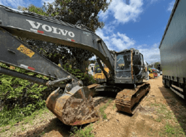 Escavadeira Volvo EC 250 DL 2022 - imagem de fundo