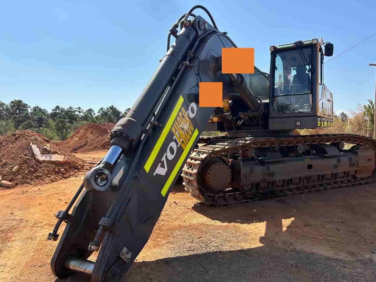 Escavadeira Volvo EC750DL 2023 - imagem de fundo