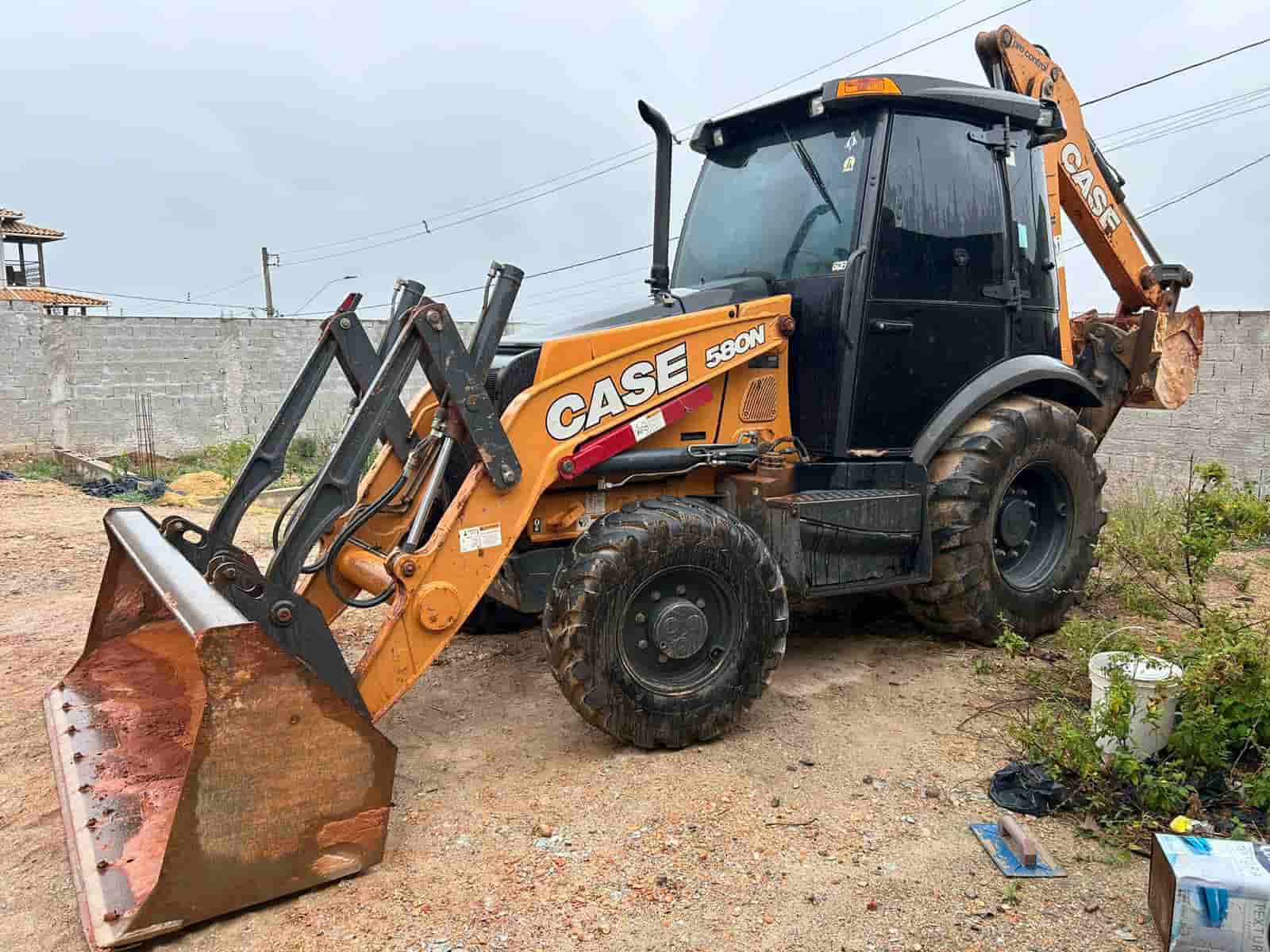 Retroescavadeira Case 580N 2022 - imagem de fundo