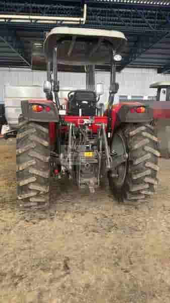 Trator agrícola Massey Ferguson 5710 2024