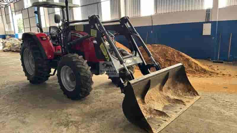 Trator agrícola Massey Ferguson 5710 2024