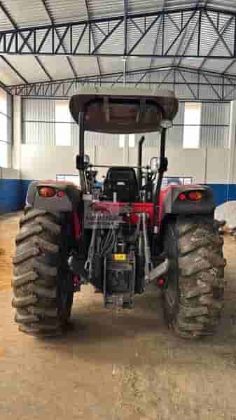Trator agrícola Massey Ferguson 5710 2024