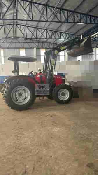 Trator agrícola Massey Ferguson 5710 2024
