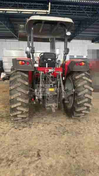Trator agrícola Massey Ferguson 5710 2024