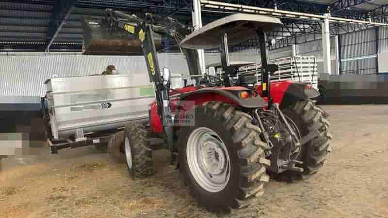 Trator agrícola Massey Ferguson 5710 2024