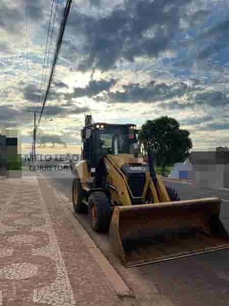 Retroescavadeira Caterpillar 416F2 2021