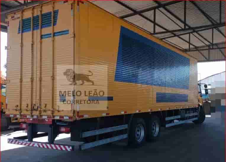 Caminhão Volvo VM 270 2019
