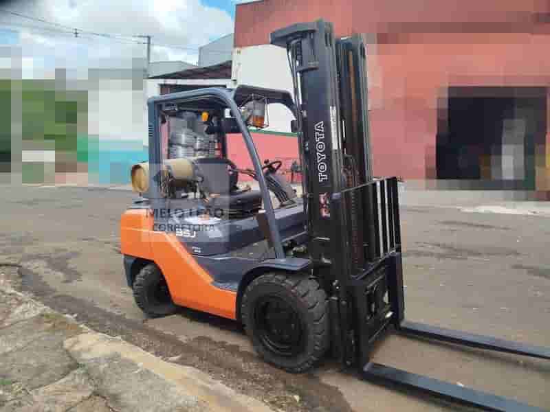 Empilhadeira Toyota 8FGJ35 2019