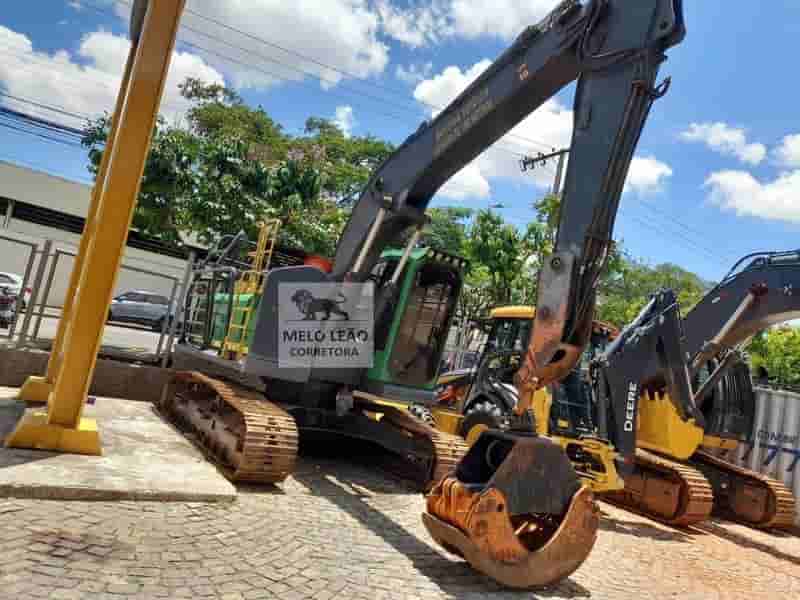 Escavadeira Florestal John Deere 2144G 2017 - imagem de fundo