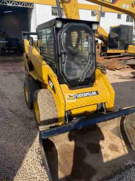 Mini Carregadeira Caterpillar 242B 2015